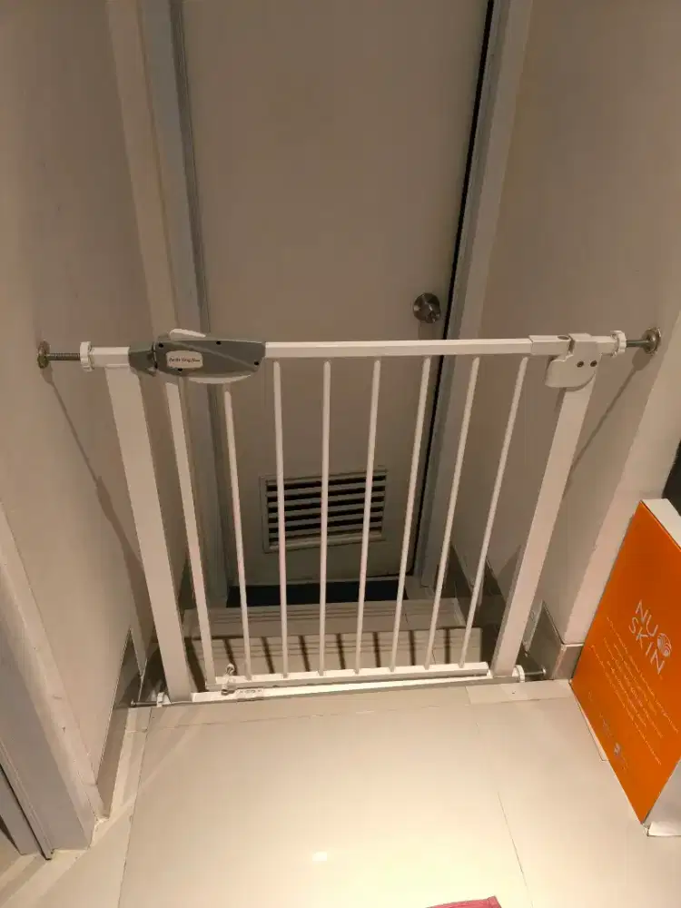Pagar Pintu Pengaman Bayi pembatas anak tangga