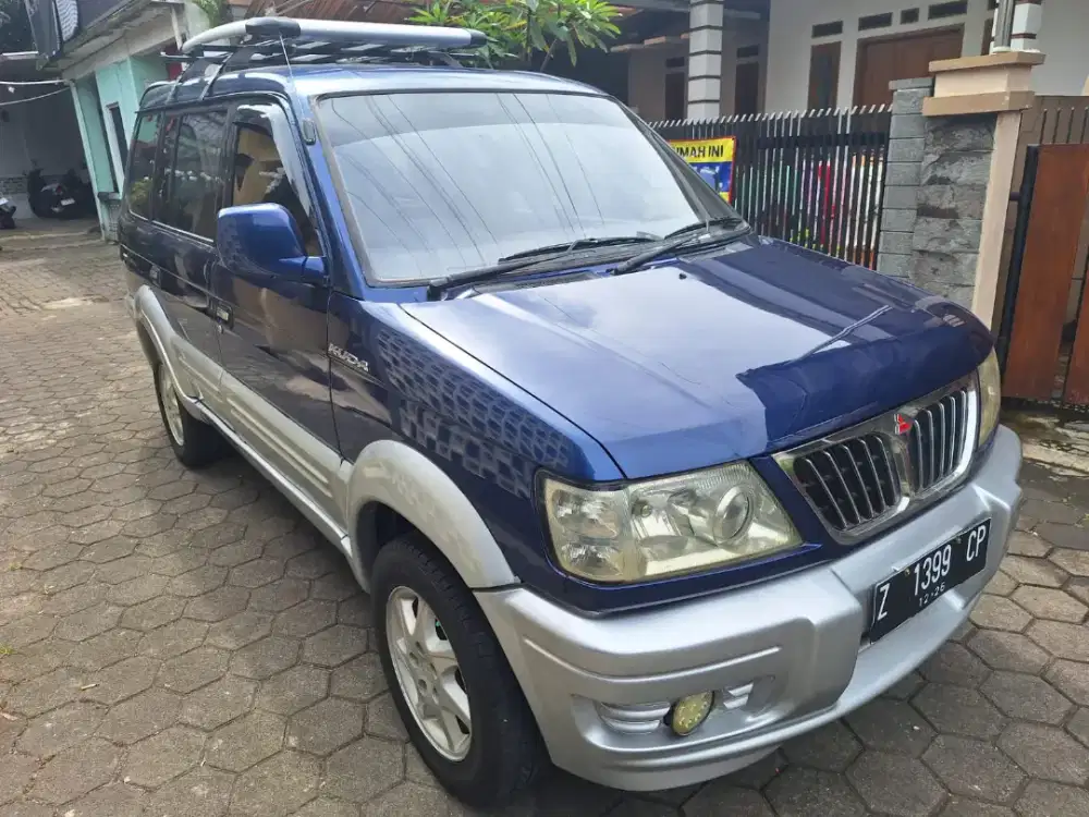 Mitsubishi Kuda Grandia 2002