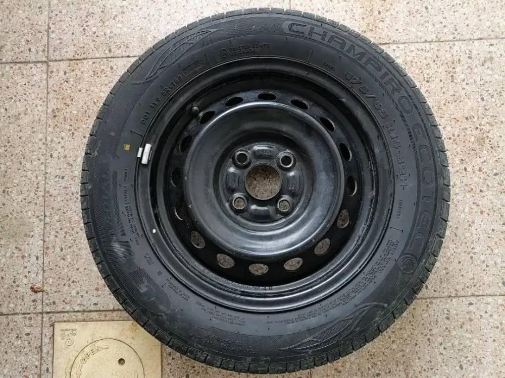 Ban dan velg kaleng untuk Baru Semingguan