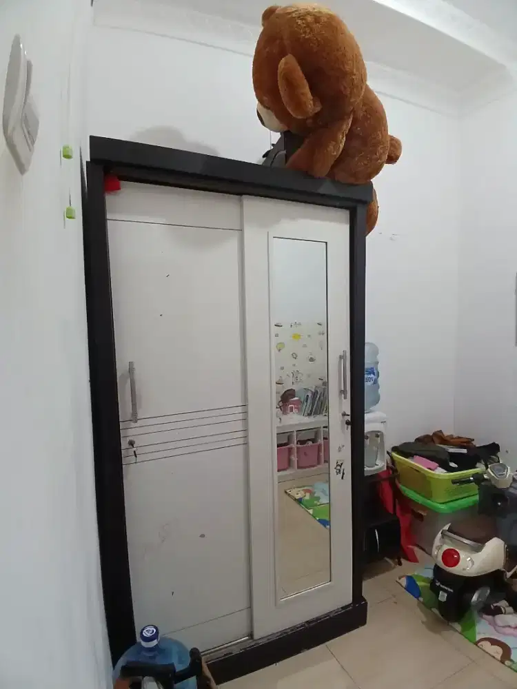 Lemari Pakaian Pintu Geser Slide