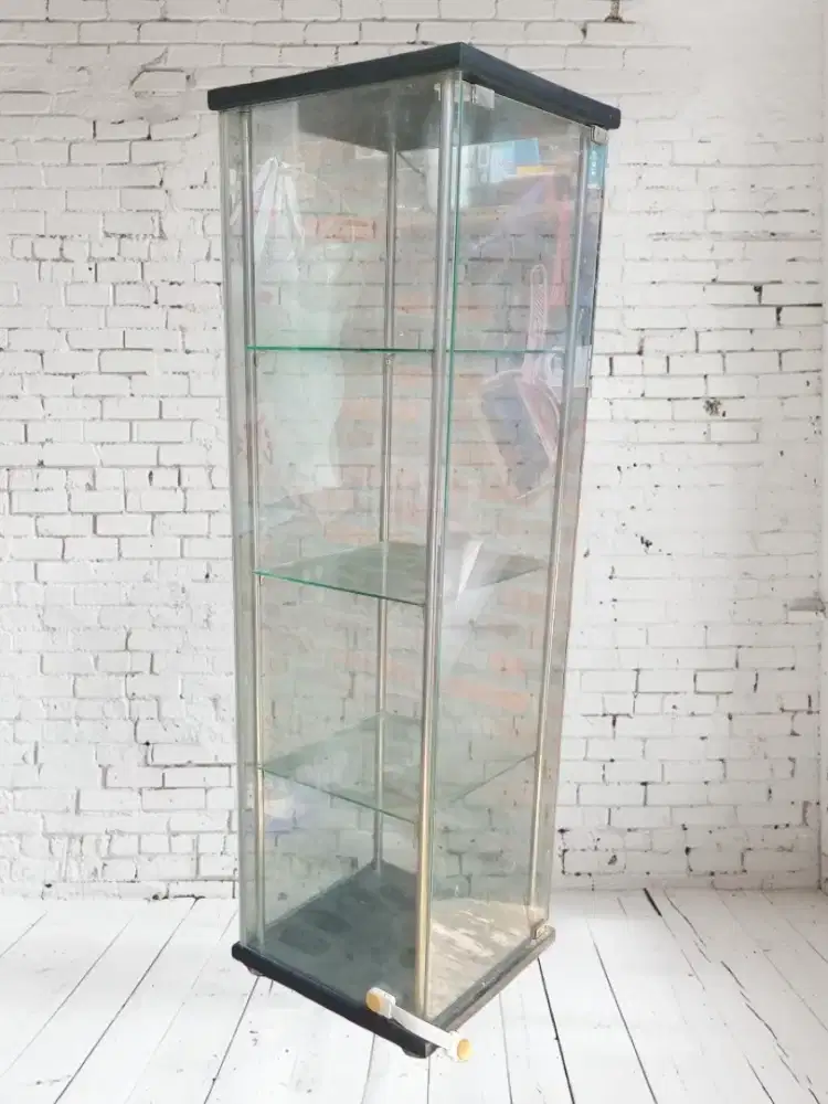 Etalase pajang koleksi bahan kaca tebel
