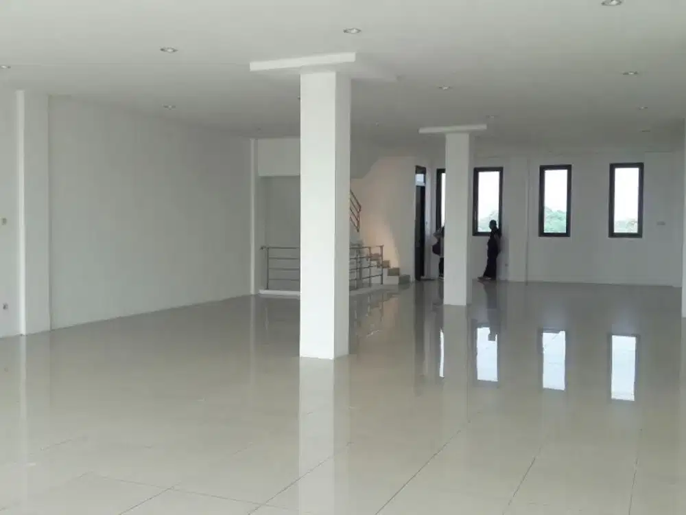 Langka Ruko Strategis Gandeng 3 di Jalan Raya Serpong. Cocok Buat Bank, Bengkel, Showroom