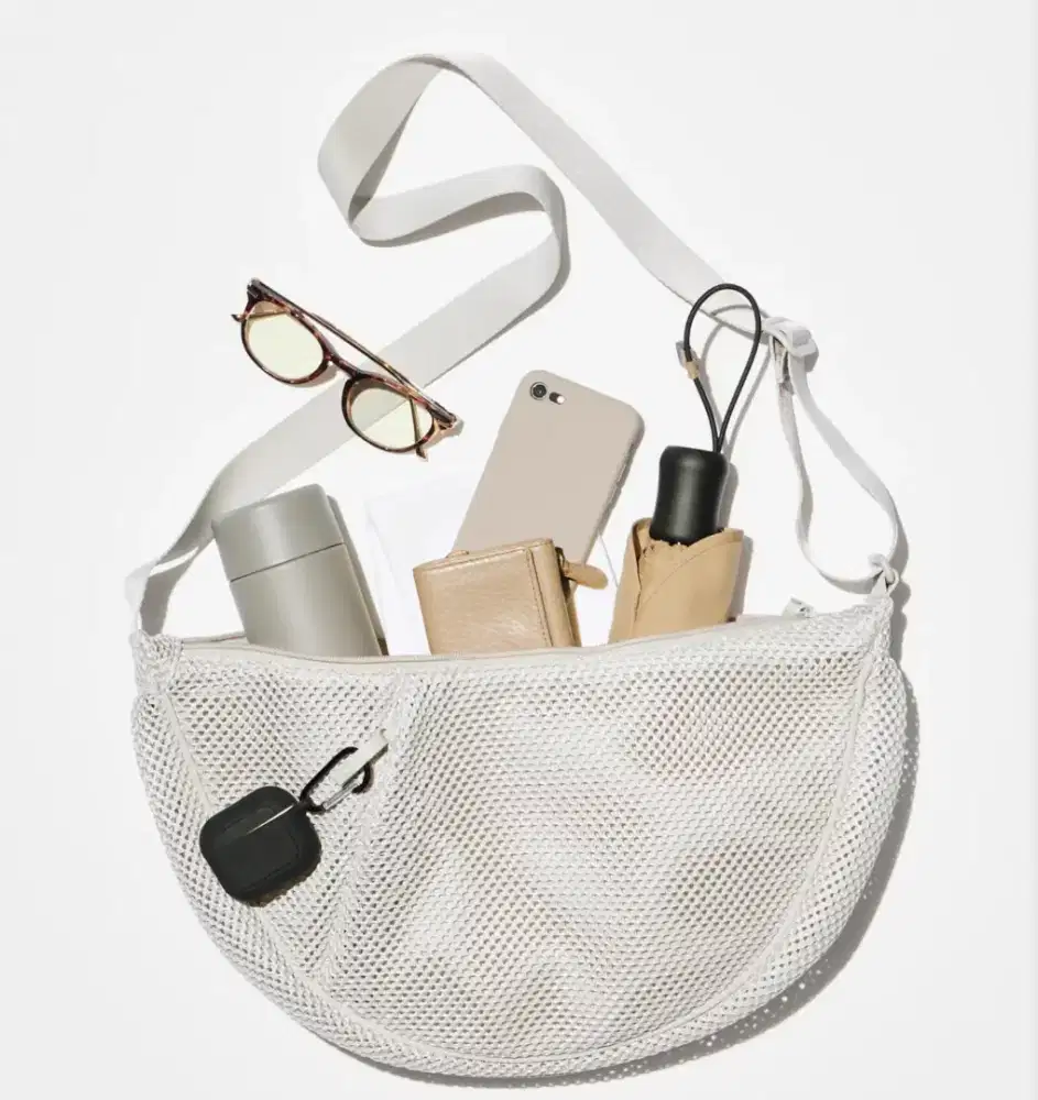 Tas Selempang Uniqlo Grey (Bisa Muat TAB/IPAD)