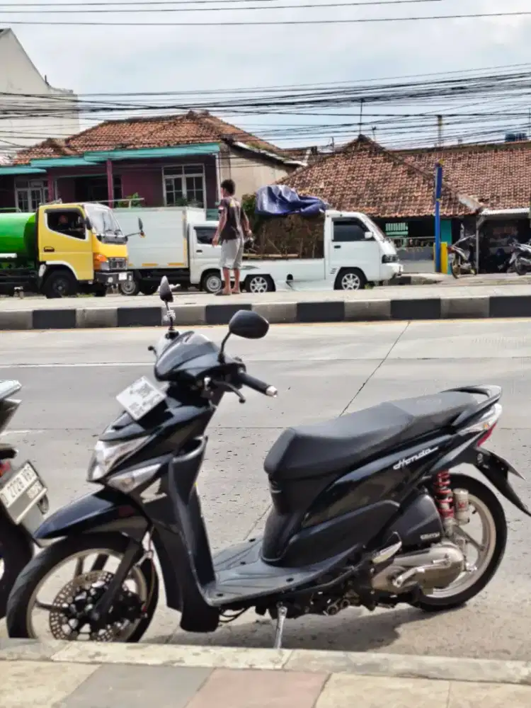 Beat pop 2015 warna asli hitam