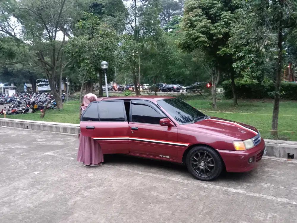 Toyota Starlet merah metalic 1997 Bensin