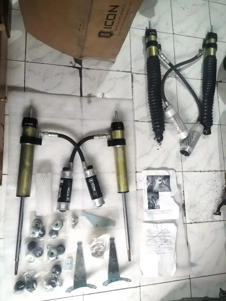 Di Jual Satu Set Shock Absorber ICON Vehicle Dynamics Mobil SUV Jeep