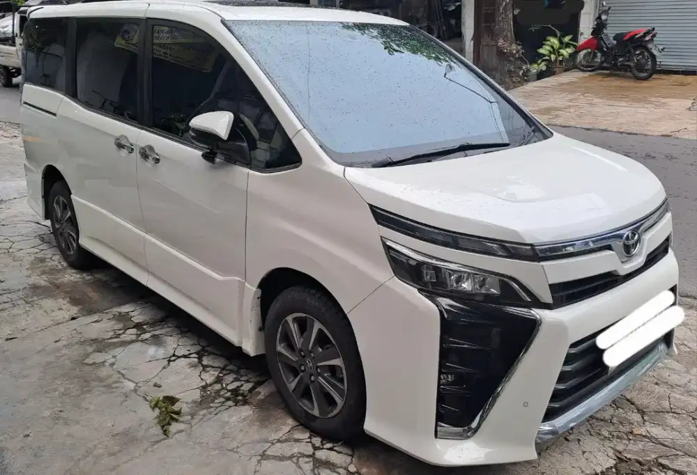 DIJUAL TOYOTA VOXY 2018