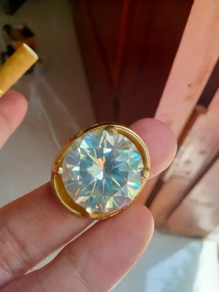 Natural berlian istimewa