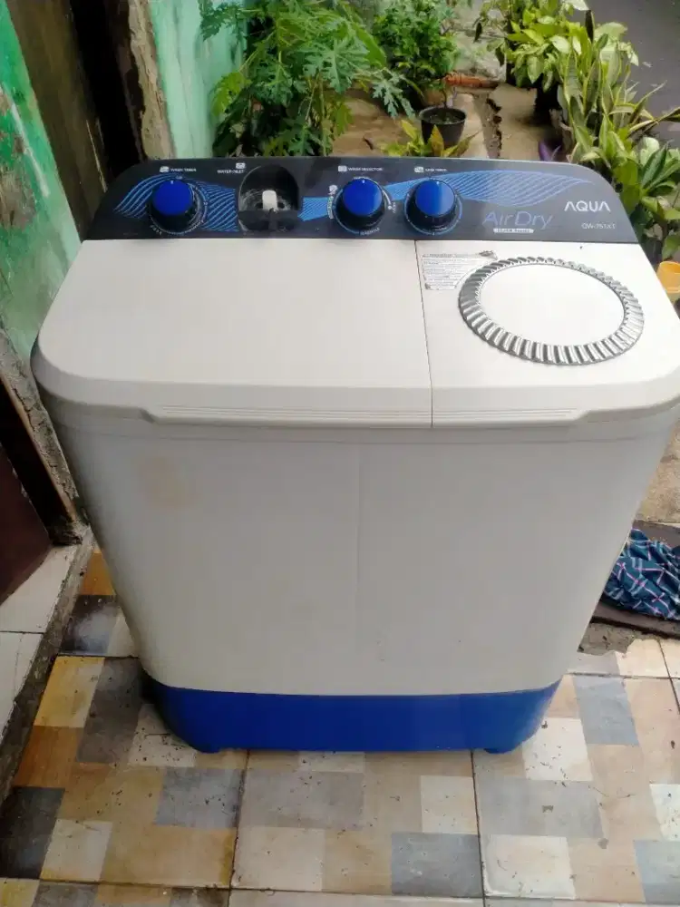 Mesin cuci Aqua