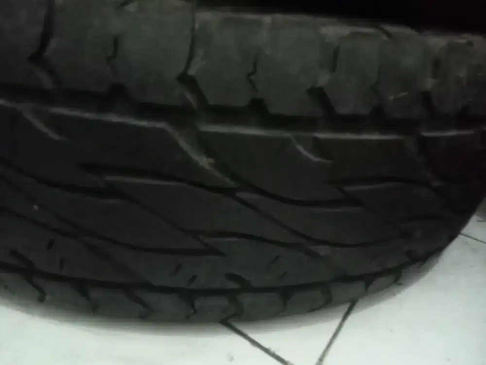 1 ban Bridgestone UK 31/10.5/R15
