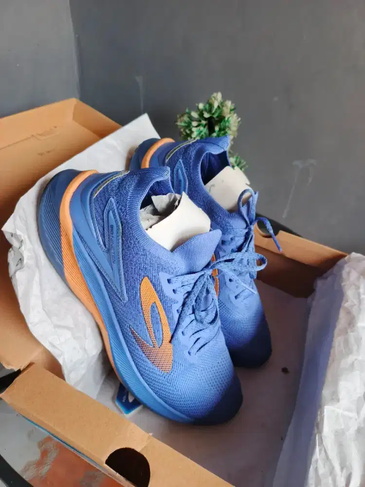 Sepatu running lari 910 size 45