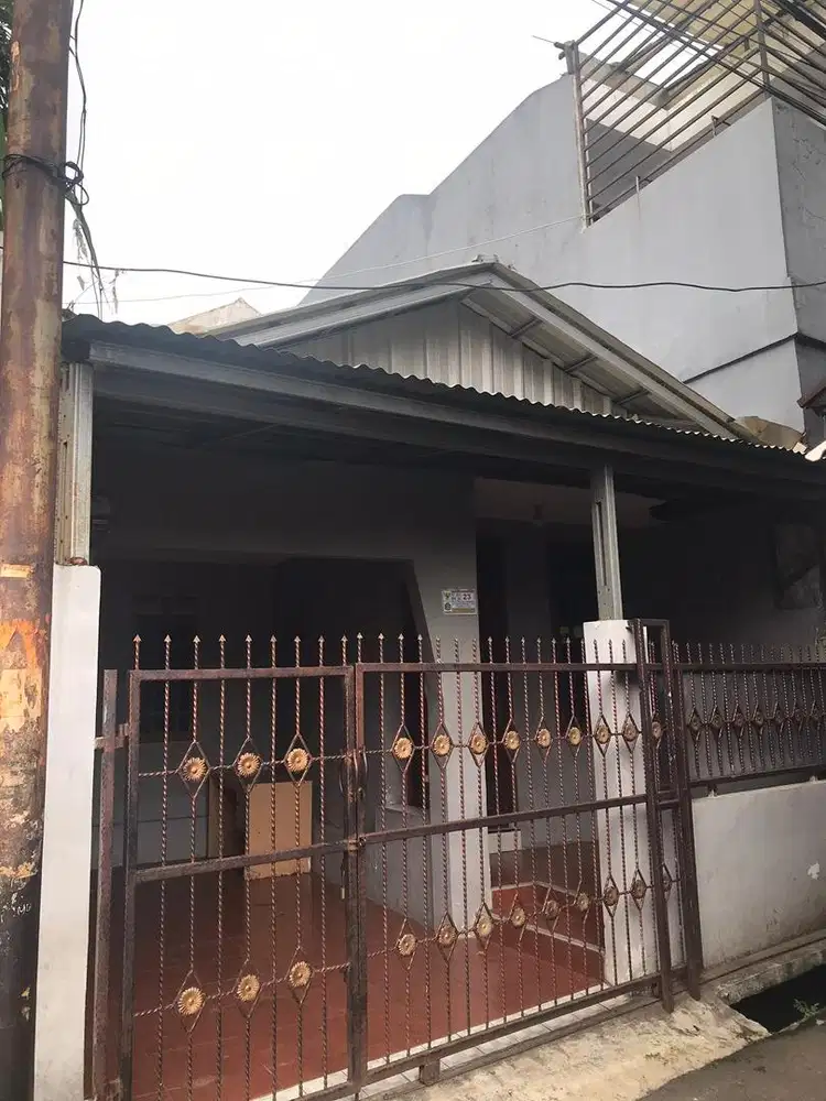 Rumah strategis dan murah bawah 1M. di area Cawang Jakarta Timur