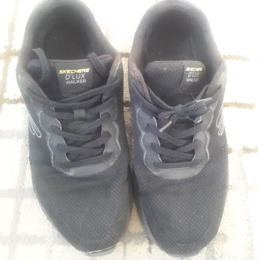 Dijual Sepatu pria merk Original ukuran 42