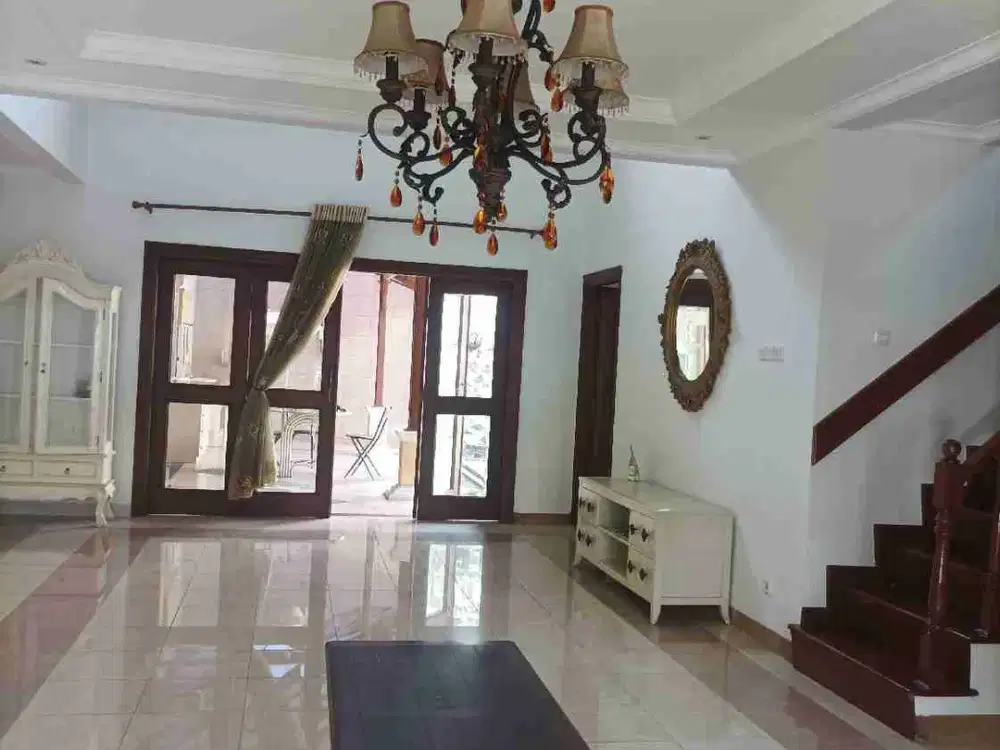 disewakan rumah di bintaro sektor 9 rumah bagus terawat dan luas banyak taman depan belakang sampaing