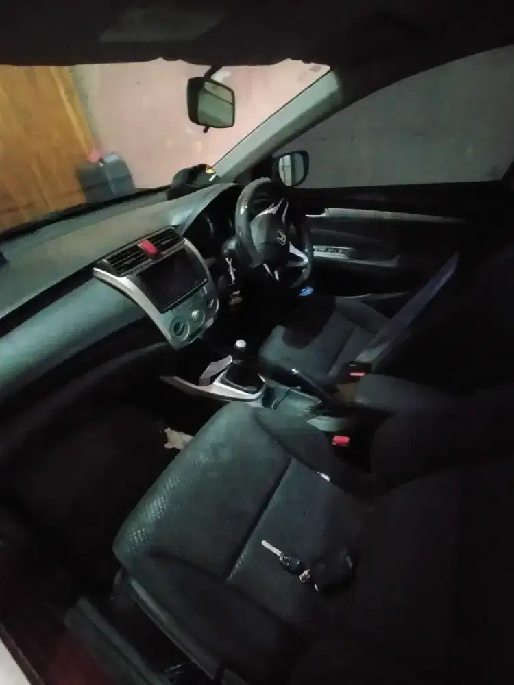 Dijual mobil city manual warna oranye