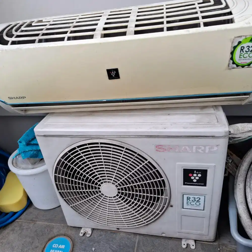 AC Sharp 1PK kondisi sudah dibongkar apa adanya