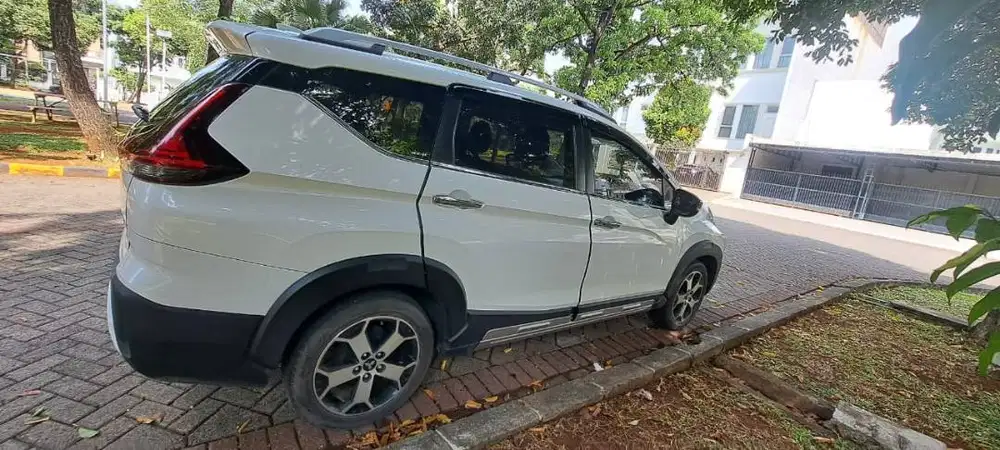 DIJUAL EXPANDER CROSS KM RENDAH PAJAK PANJANG