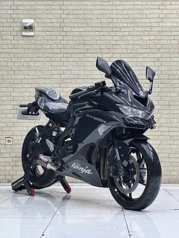 ZX 25R Non ABS TFT Like New
