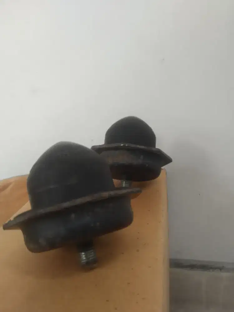 Karet stoper belakang APV arena 2016 ORI (copotan) 1 pasang kanan kiri