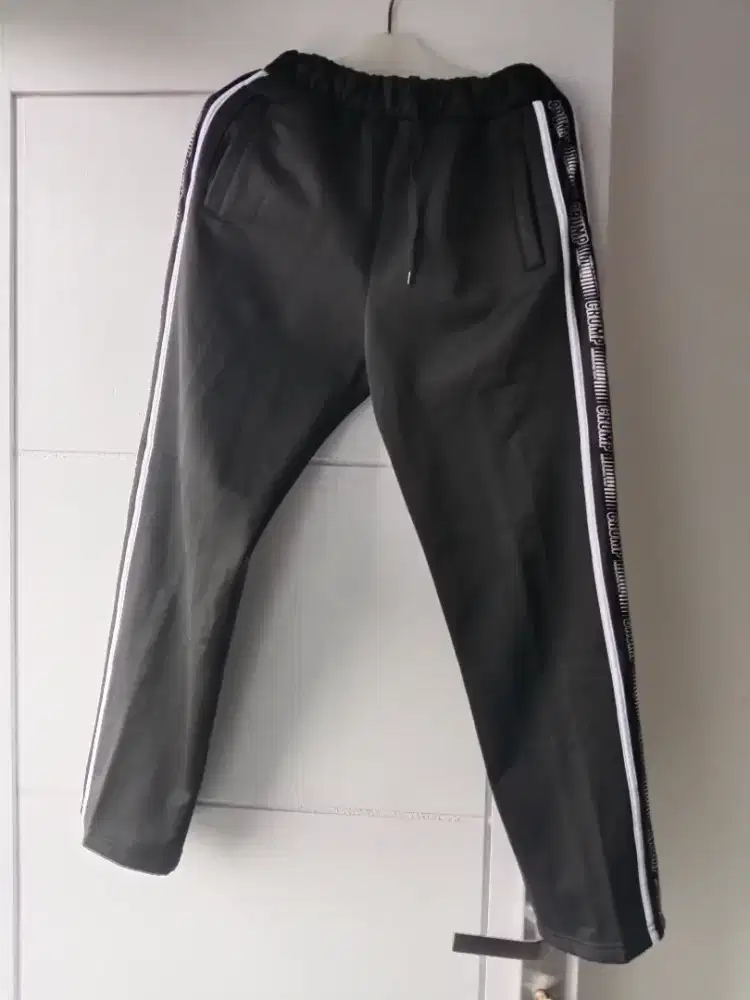 Celana training scrume