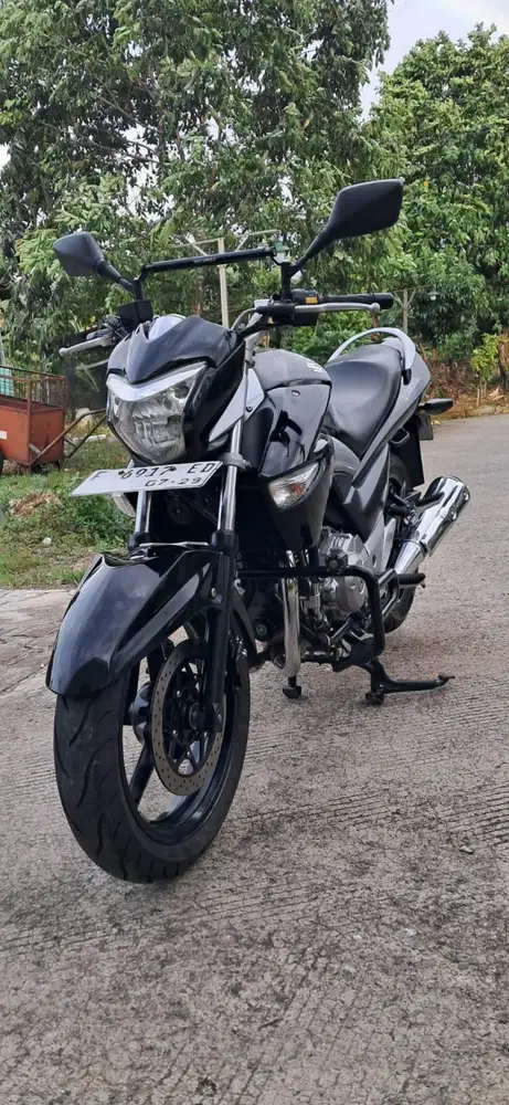 BRUNO@SUZUKI INAZUMA 250cc 2013