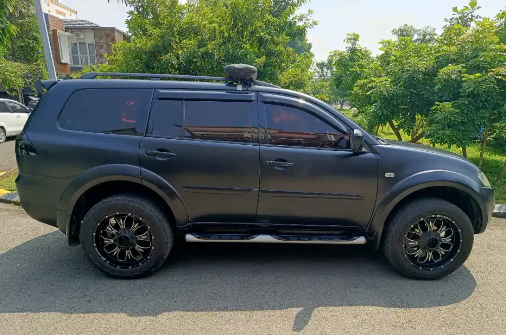 Pajero Sport Gagah Perkasa Hitam Doff Stiker Full Body