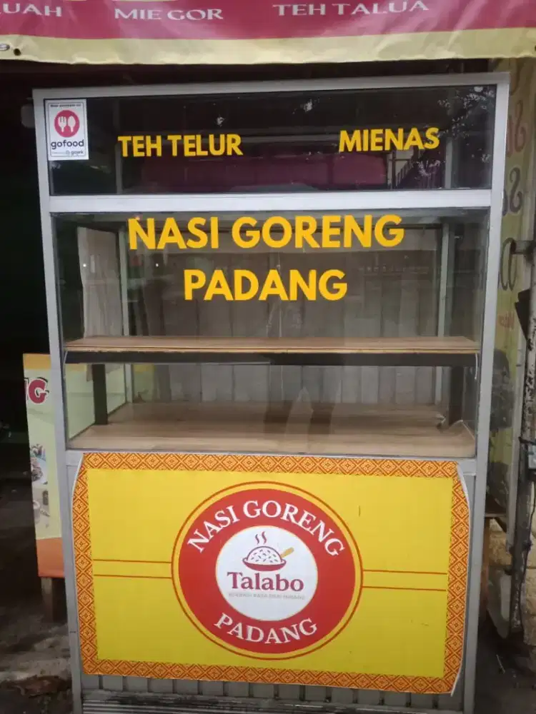 Etalase nasi goreng padang