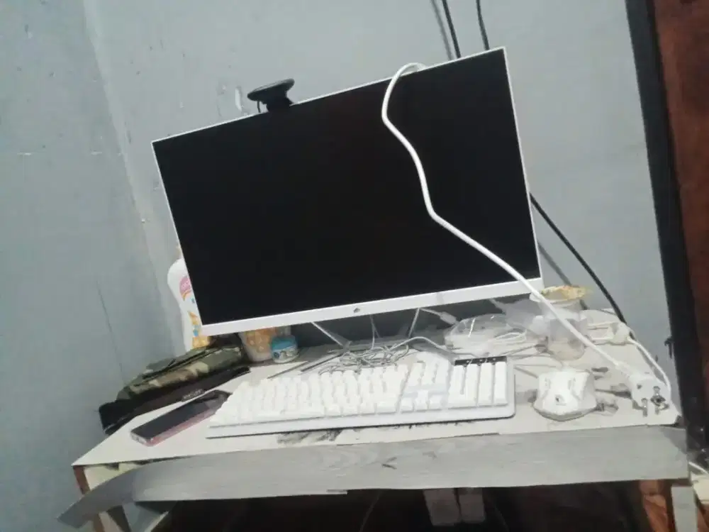 PC all in one 22inc
- monitor
- keyboard
- mouse