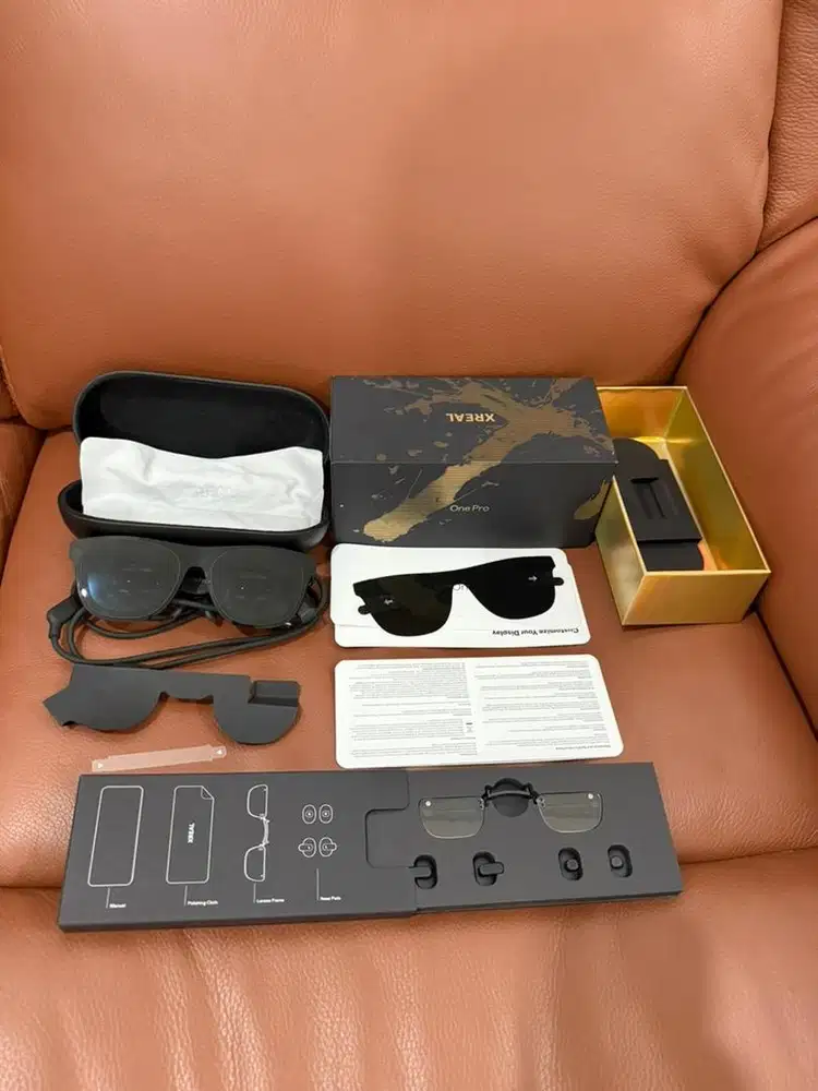 XREAL One Pro Smart Glasses 99.9% Mulus Fullset Resmi Masih Bergaransi