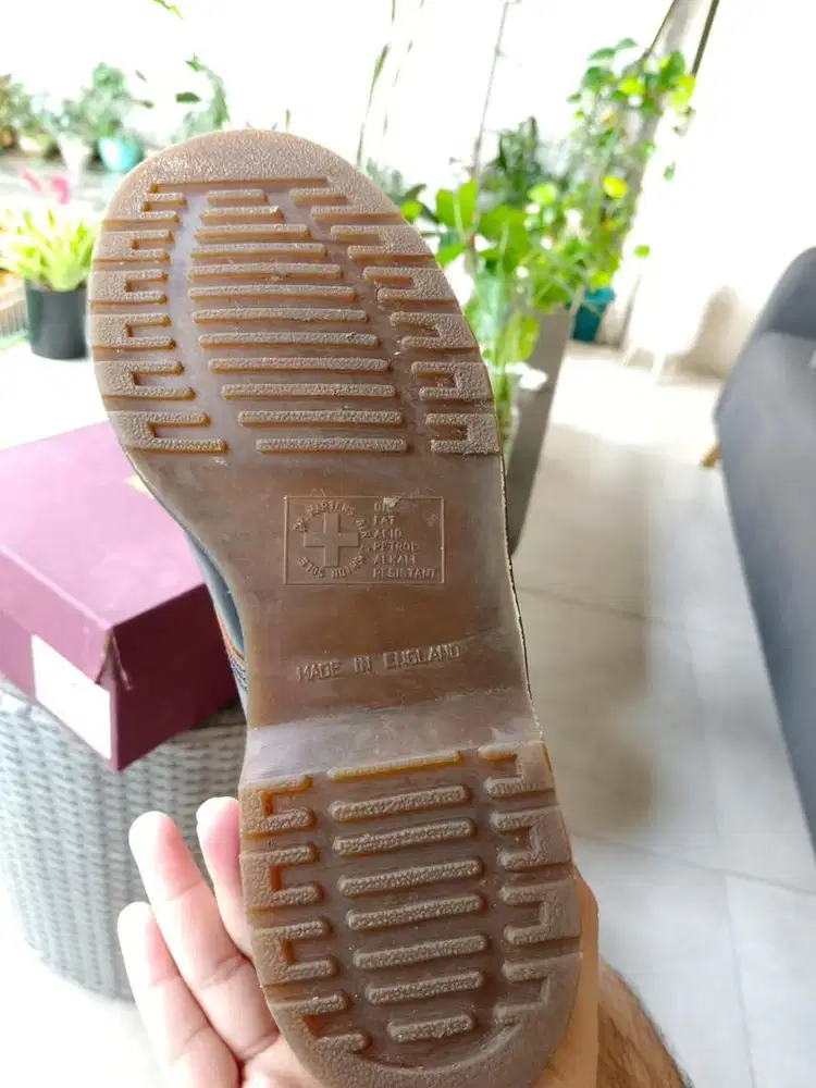 Di jual sepatu dokmartin bersih terawat jarang di pakai baru 2x pakai