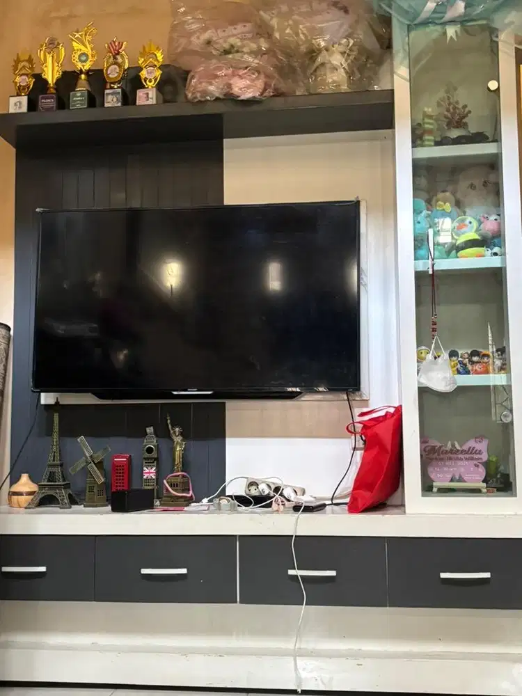 Backdrop Lemari Tv Jadi