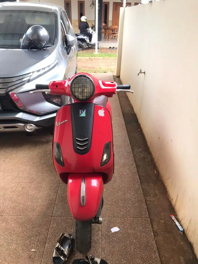 Vespa lx 125 iget merah