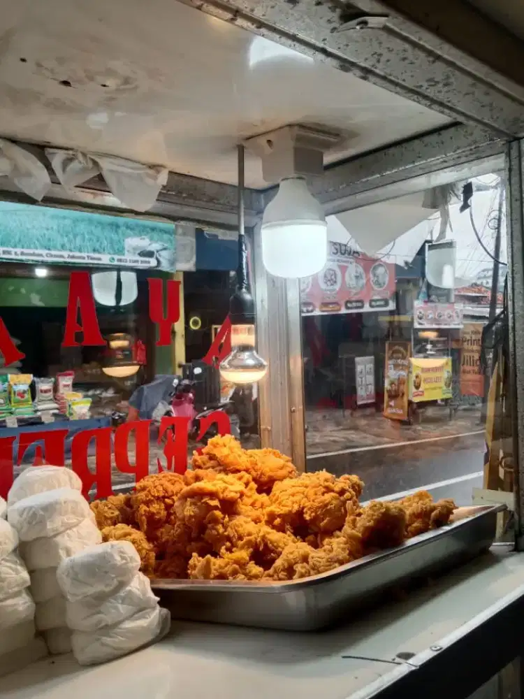 Dibutuhkan karyawan untuk Bagian Goreng fried chicken