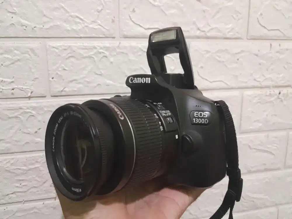 Kamera dslr Canon 1300D WIFI