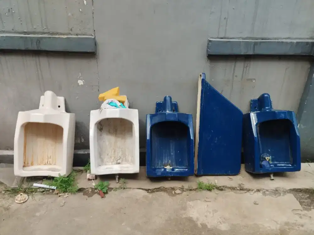Urinal urinoir bekas tapi masih bagus