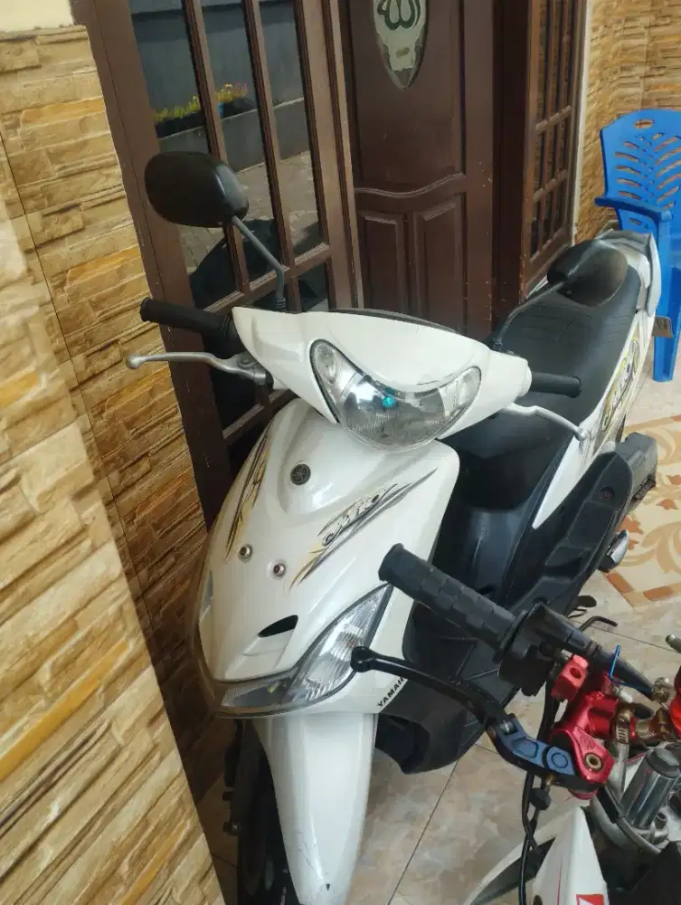 Mio Smile 2011 putih