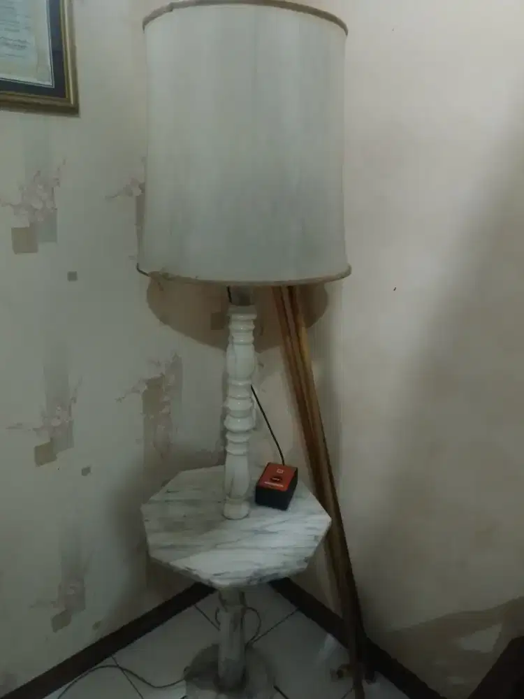 Lampu pajangan jadul