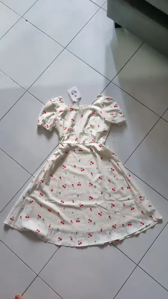 CERRY DRESS PUTIH