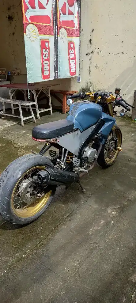 Yamaha vixion old 2008, konsep cafe fighter warna abu-abu.