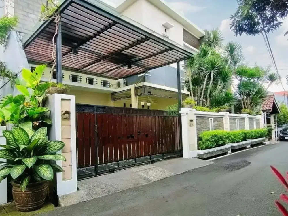 rumah private pool dijual furnish lokasi dalam komplek