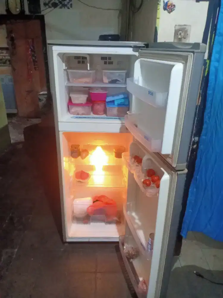 Jual kulkas LG 2 pintu no frost tanpa bunga es bisa di antar