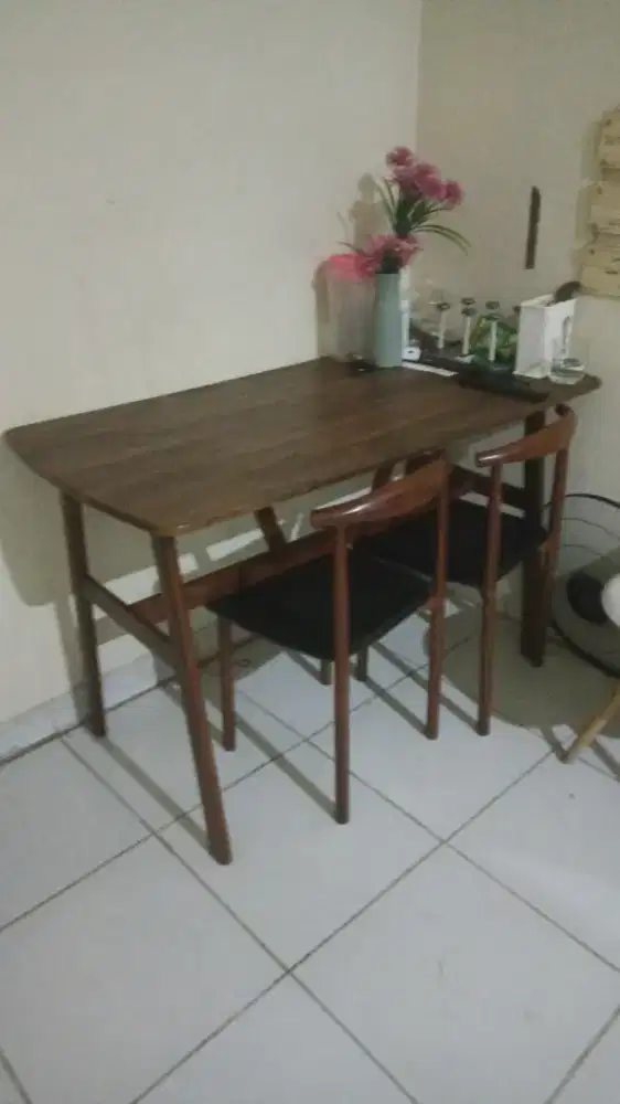 Meja Makan Eausthetic