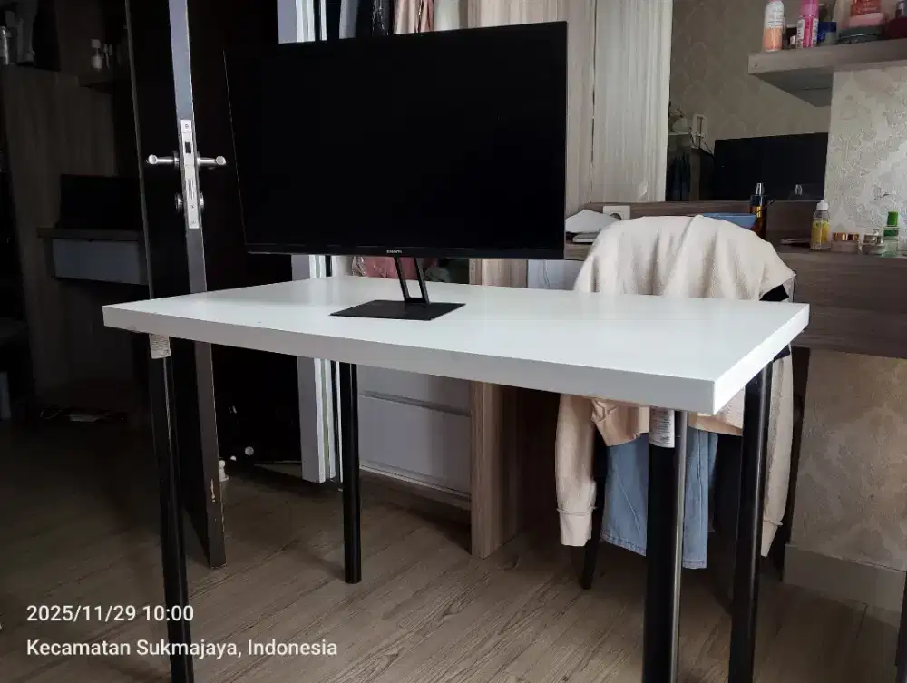 Meja Kerja Meja PC Computer Ikea kakinya bisa dicopot