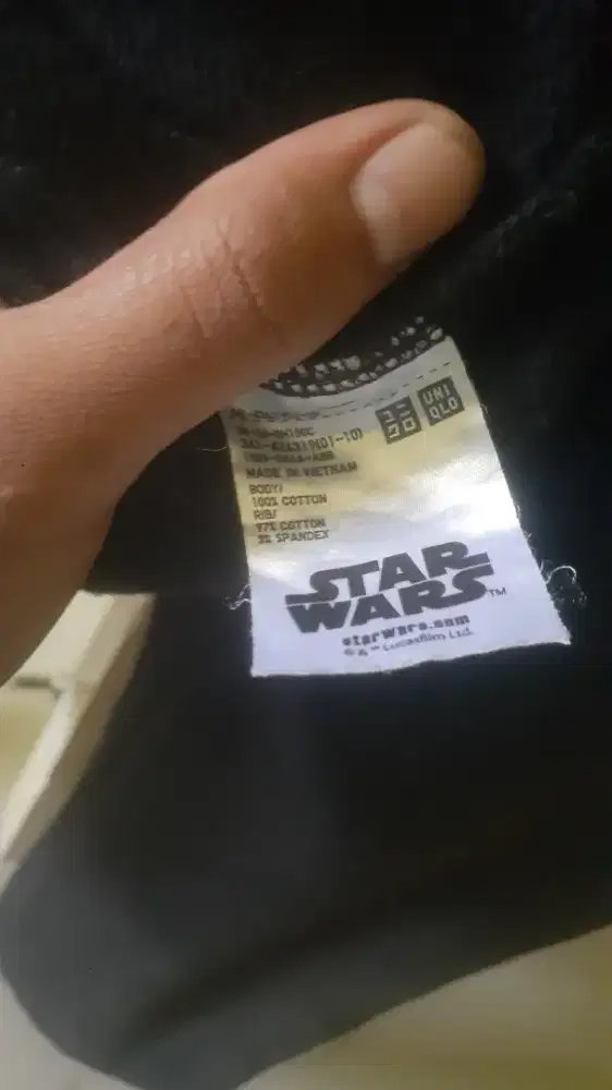 Hoodle uniqlo star wars wrna hitam