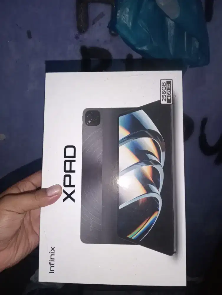 infinix xpad 4GB/256GB waifi only + tablet holder
