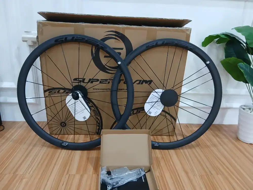 WHEELSET ROADBIKE SUPERTEAM 38MM RIMBRAKE CARBON BARU