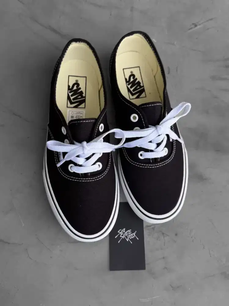 Sepatu Vans authentic