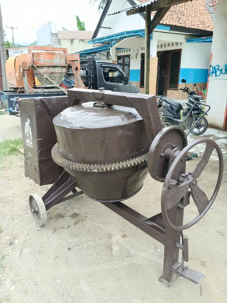 Jual Mesin Mixer Cor Beton Merk AAA Mulus Siap Kerja