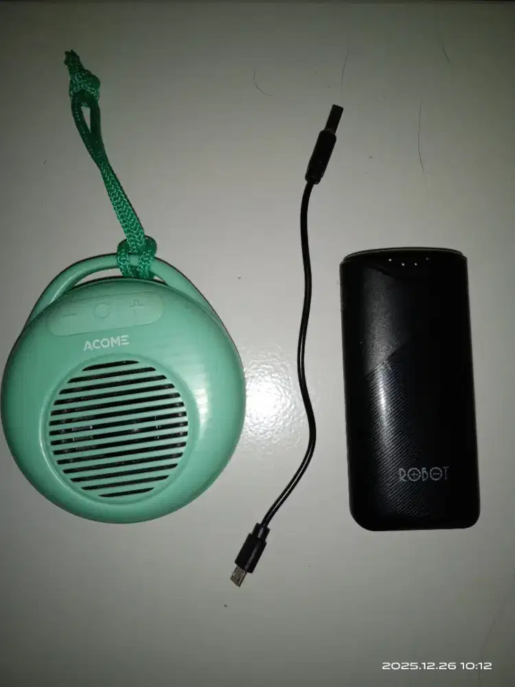 Power Bank (Robot) +bluetooth speaker (Acome)