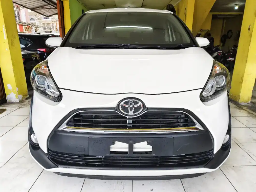 TOYOTA SIENTA 1.5 V AT 2017 MATIC LIKE NEW